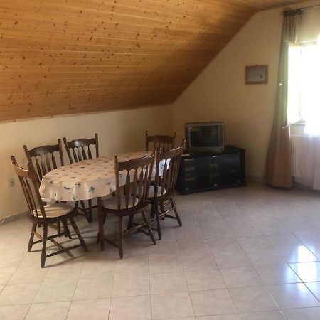 Zalakarosi Egerfa Nyaralohaz Foeldszinti Es Emeleti Apartman Exterior photo