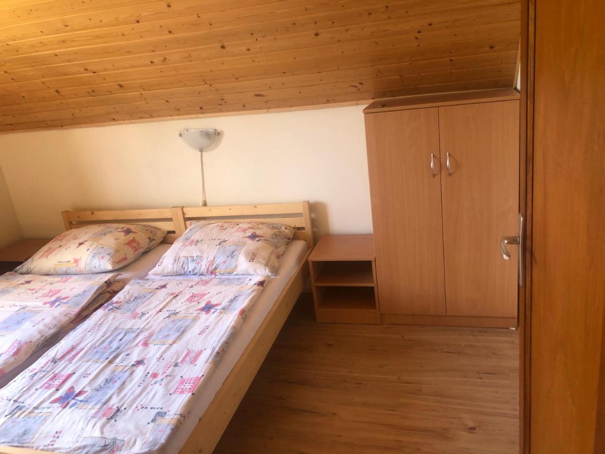 Zalakarosi Egerfa Nyaralohaz Foeldszinti Es Emeleti Apartman Exterior photo