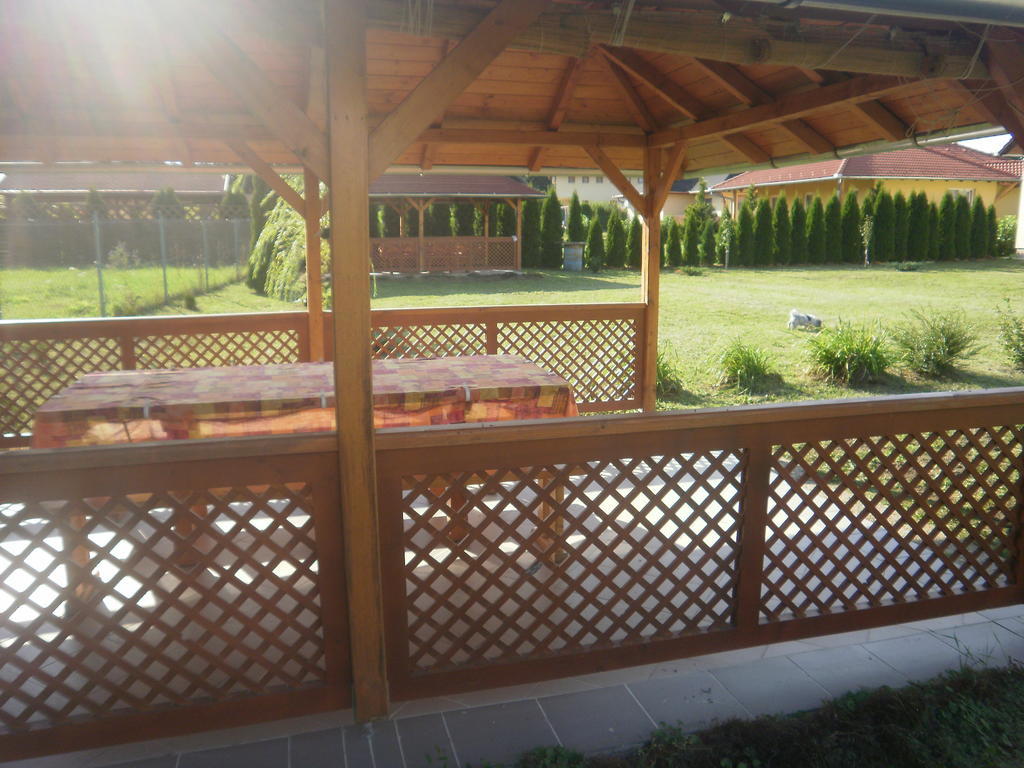 Zalakarosi Egerfa Nyaralohaz Foeldszinti Es Emeleti Apartman Exterior photo