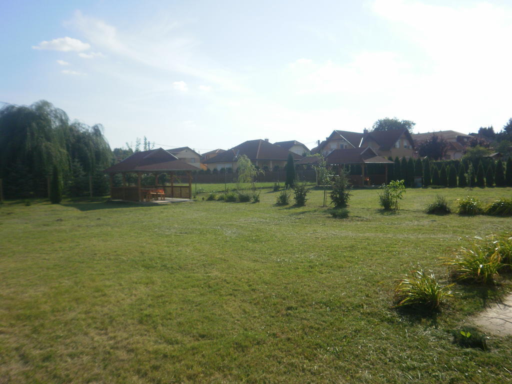 Zalakarosi Egerfa Nyaralohaz Foeldszinti Es Emeleti Apartman Exterior photo