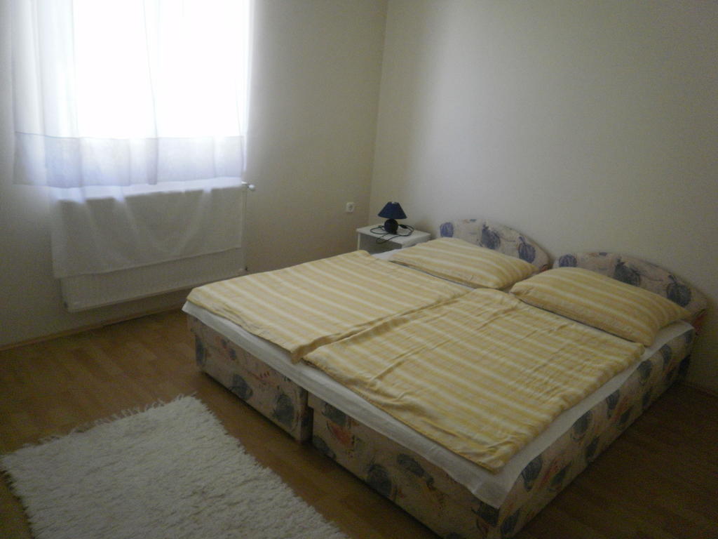 Zalakarosi Egerfa Nyaralohaz Foeldszinti Es Emeleti Apartman Exterior photo