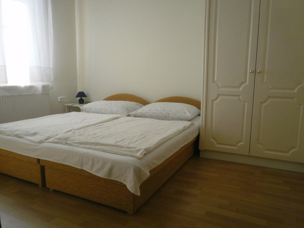 Zalakarosi Egerfa Nyaralohaz Foeldszinti Es Emeleti Apartman Exterior photo