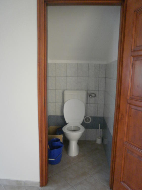 Zalakarosi Egerfa Nyaralohaz Foeldszinti Es Emeleti Apartman Room photo